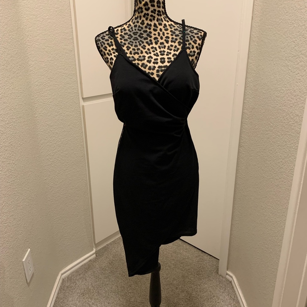 Chic Black Sleeveless Mini Dress